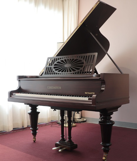 宮地楽器の中古ピアノ写真